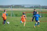 Paasactiviteit voor S.K.N.W.K. JO9-1 en JO7-1 op 2e paasdag (42/141)